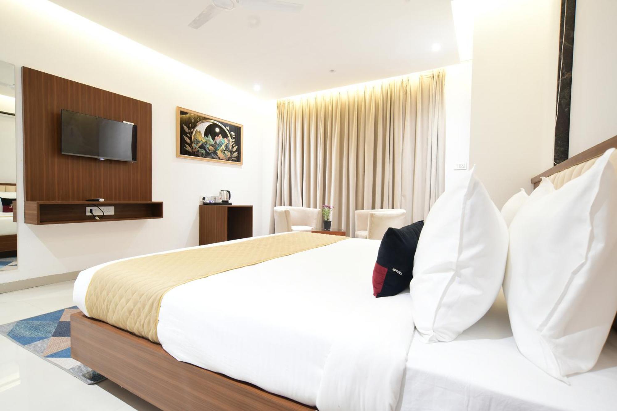 Aceotel Premier, Vijay Nagar Indaur Kültér fotó
