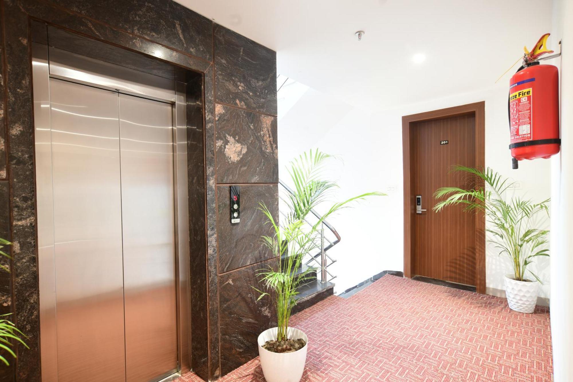Aceotel Premier, Vijay Nagar Indaur Kültér fotó